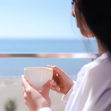 Hotel Frojd - Beach Front Resort Shengjin Bagian luar foto