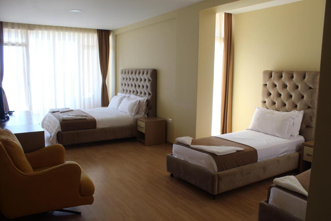 Hotel Frojd - Beach Front Resort Shengjin Bagian luar foto