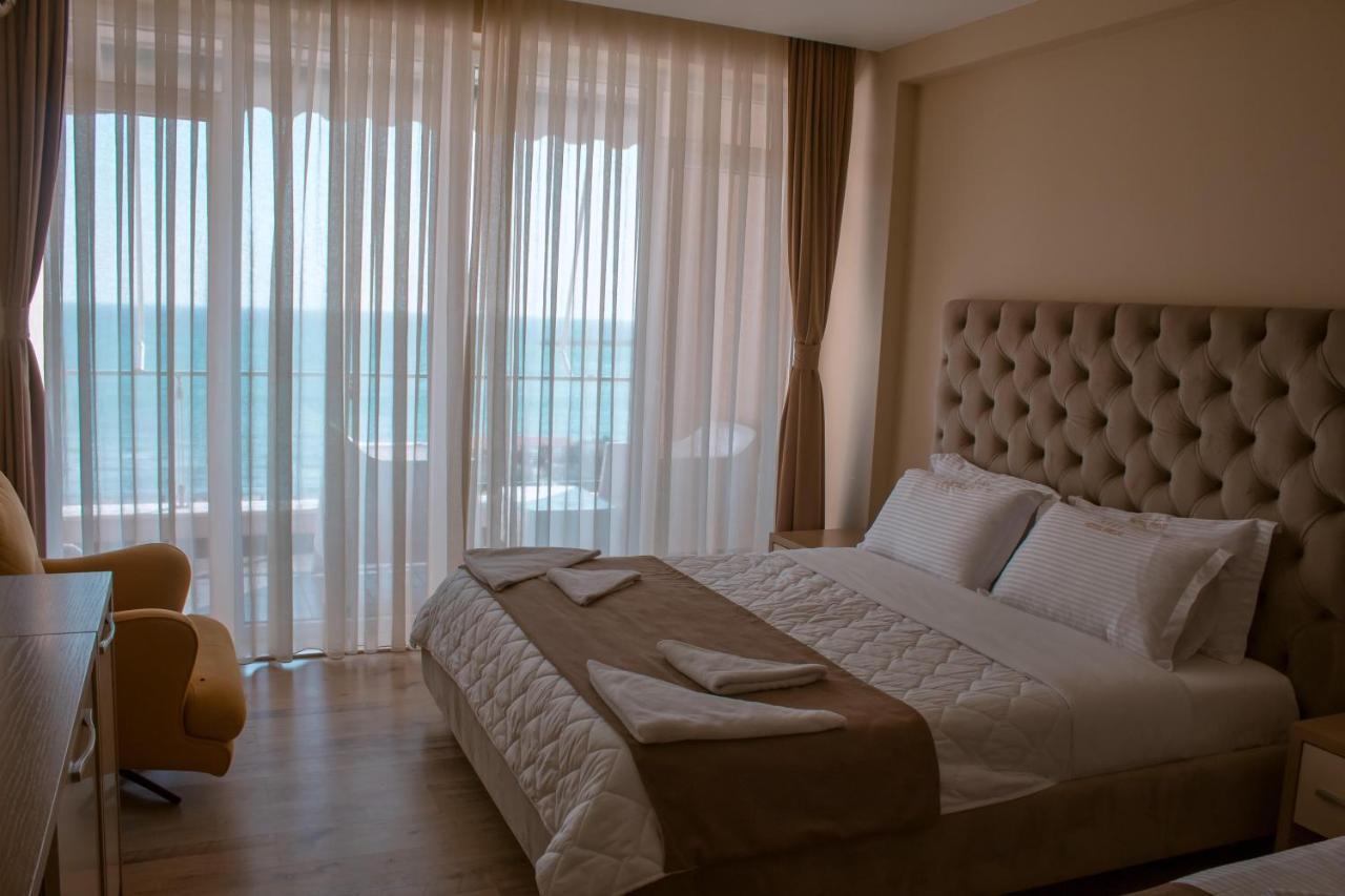 Hotel Frojd - Beach Front Resort Shengjin Bagian luar foto