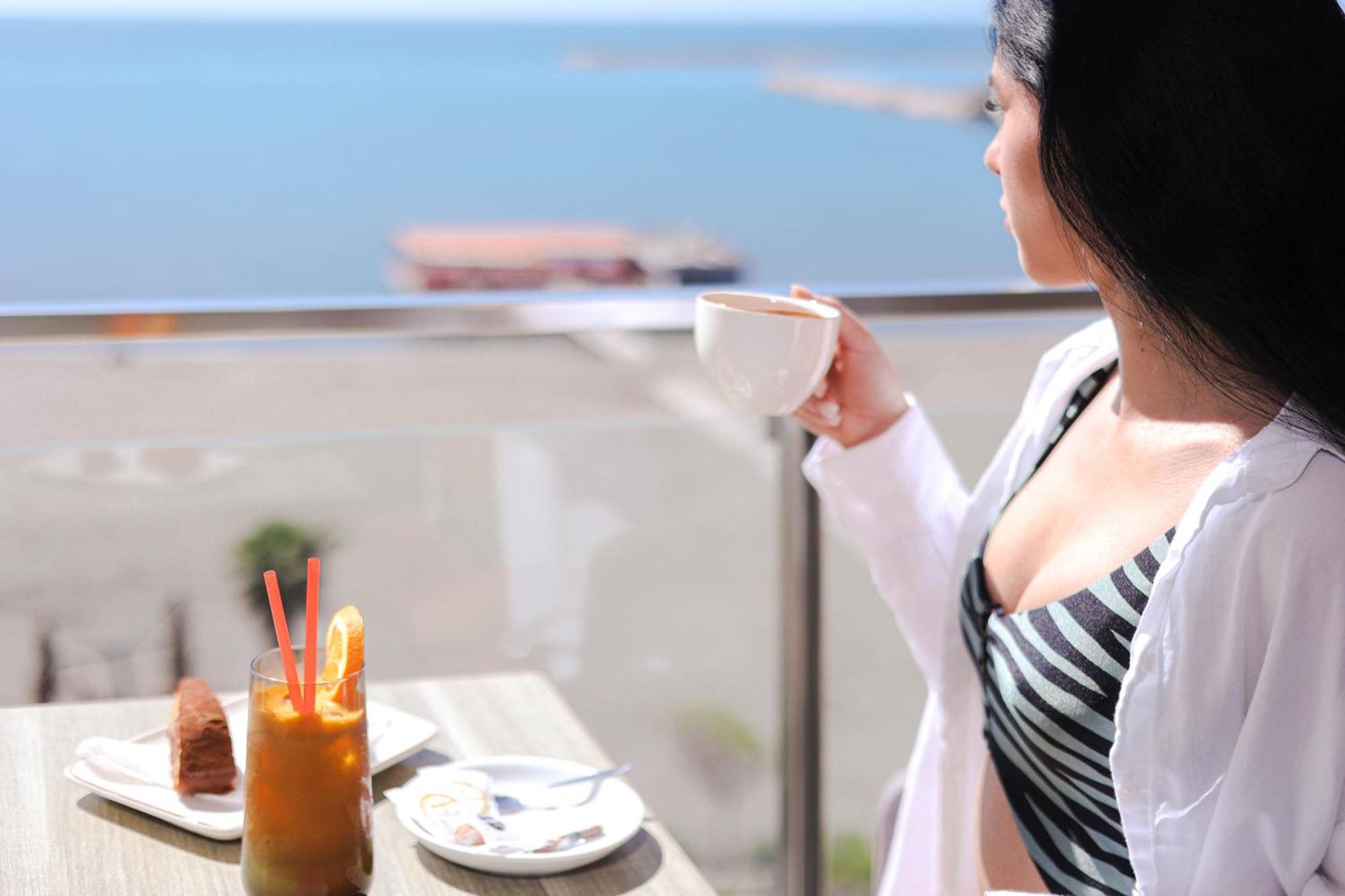Hotel Frojd - Beach Front Resort Shengjin Bagian luar foto