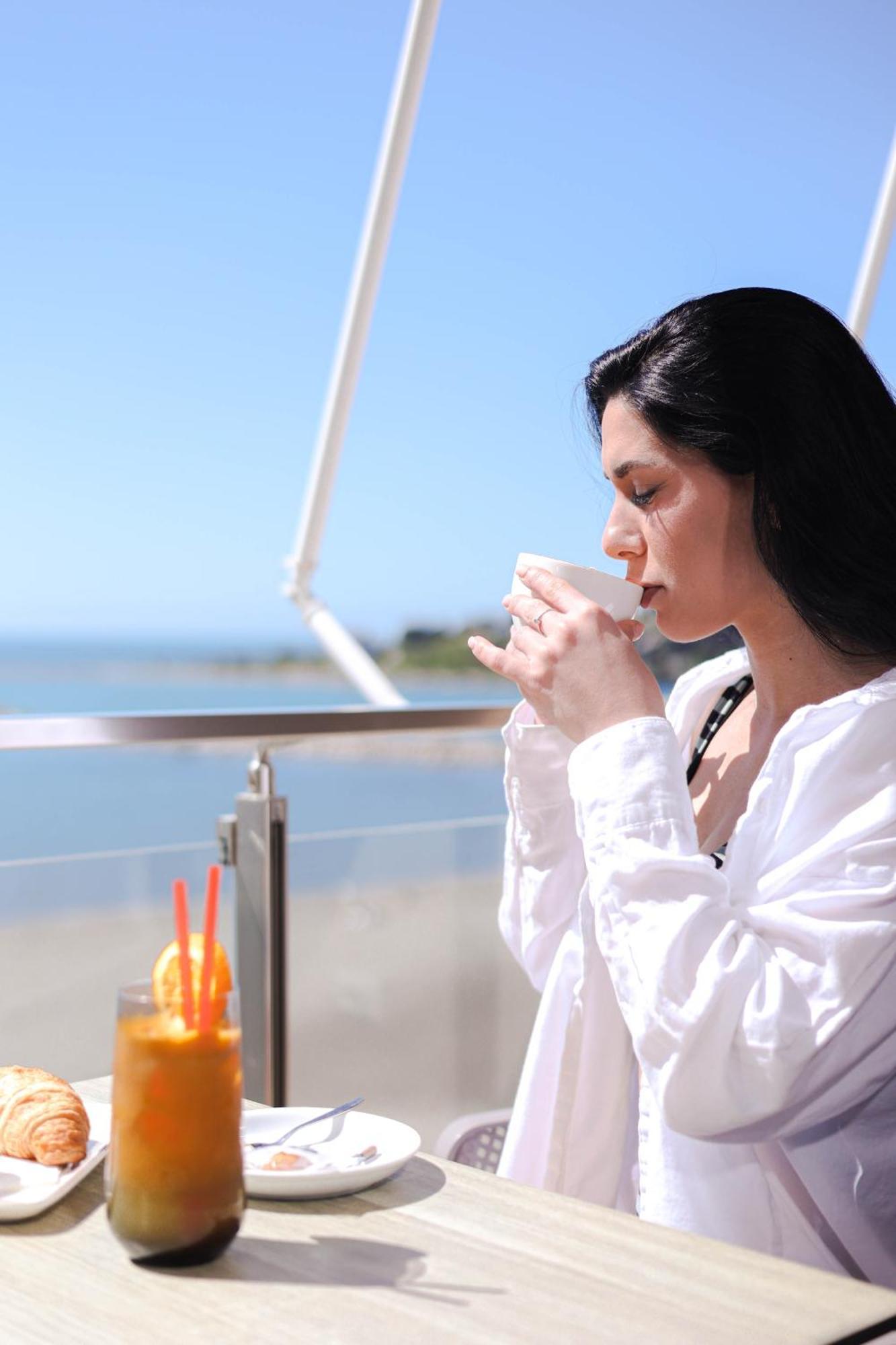 Hotel Frojd - Beach Front Resort Shengjin Bagian luar foto