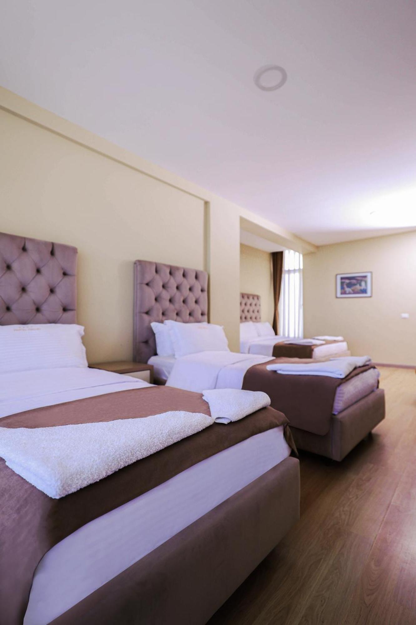 Hotel Frojd - Beach Front Resort Shengjin Bagian luar foto
