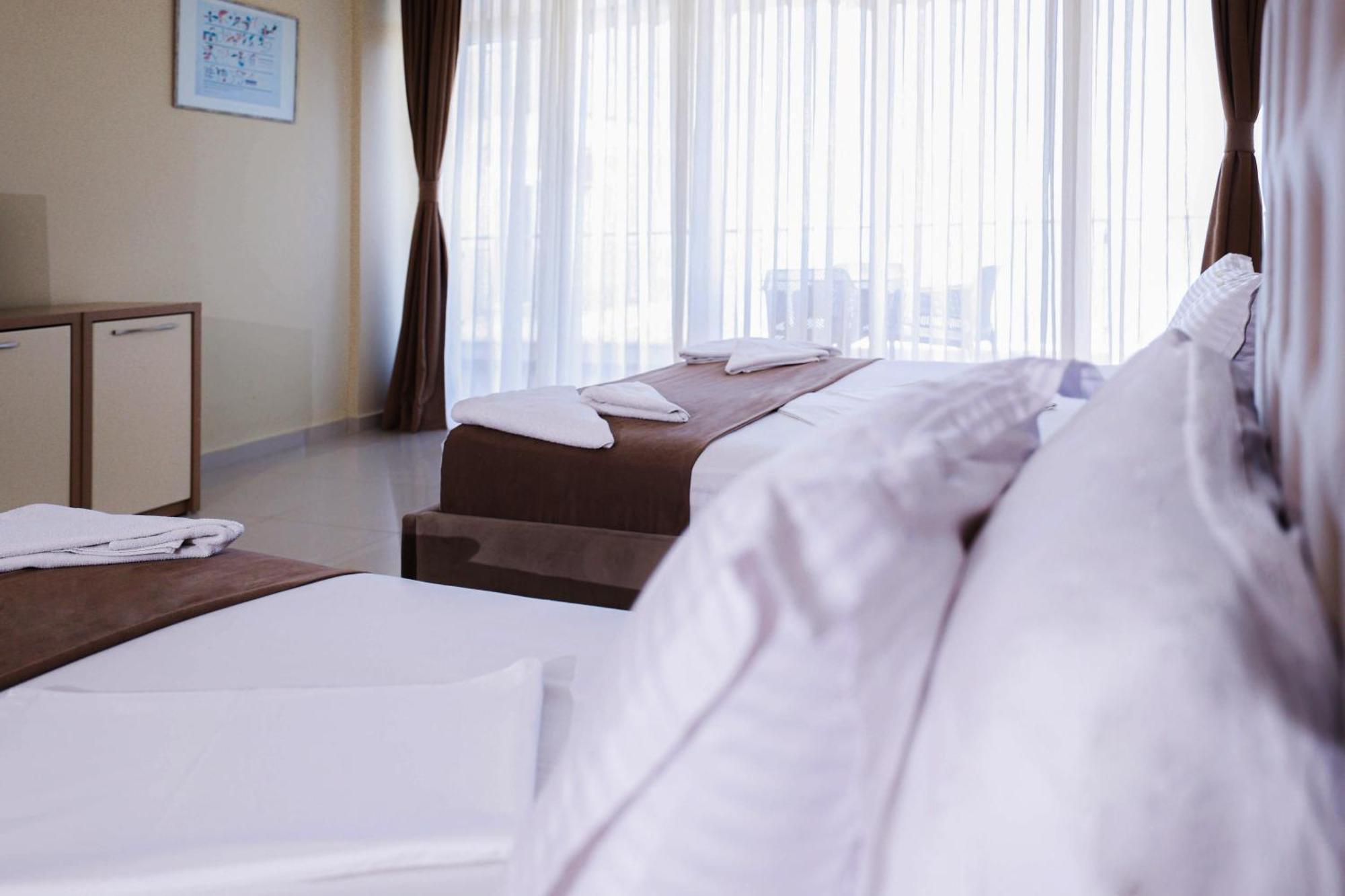 Hotel Frojd - Beach Front Resort Shengjin Bagian luar foto