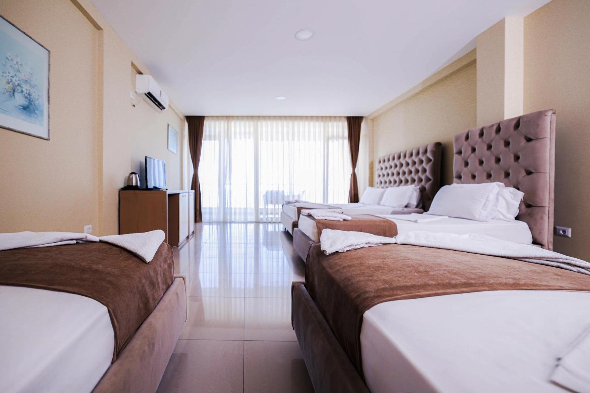 Hotel Frojd - Beach Front Resort Shengjin Bagian luar foto