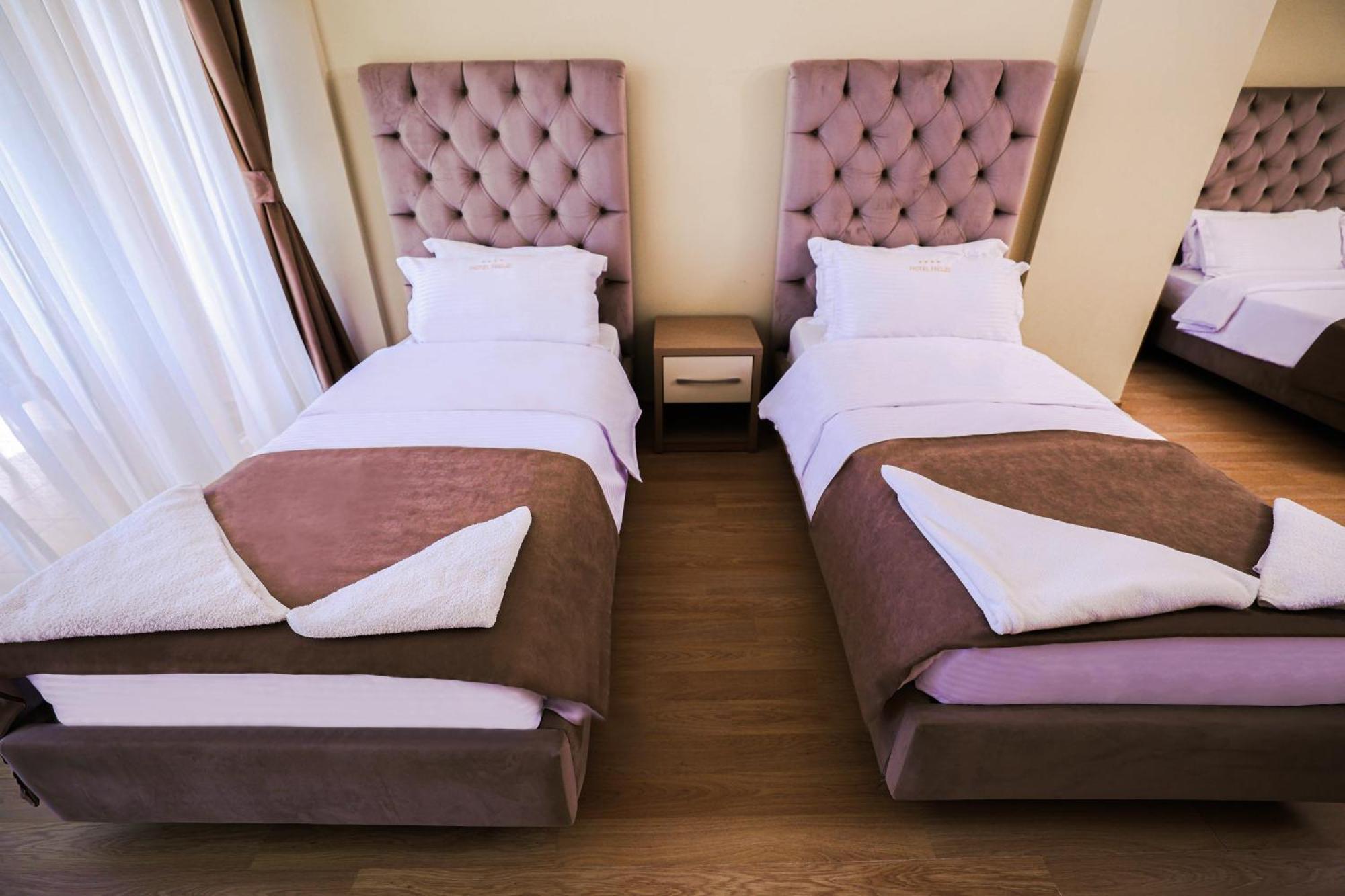 Hotel Frojd - Beach Front Resort Shengjin Bagian luar foto