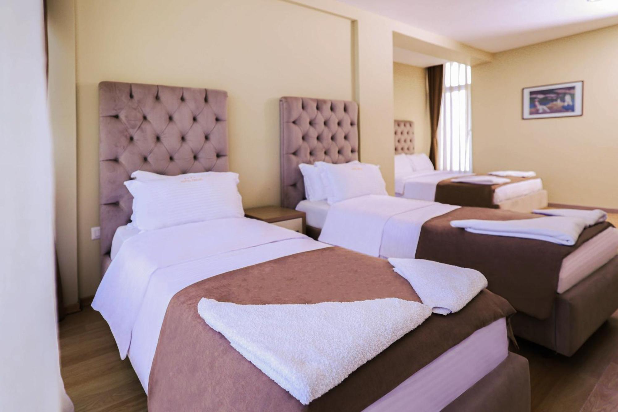 Hotel Frojd - Beach Front Resort Shengjin Bagian luar foto