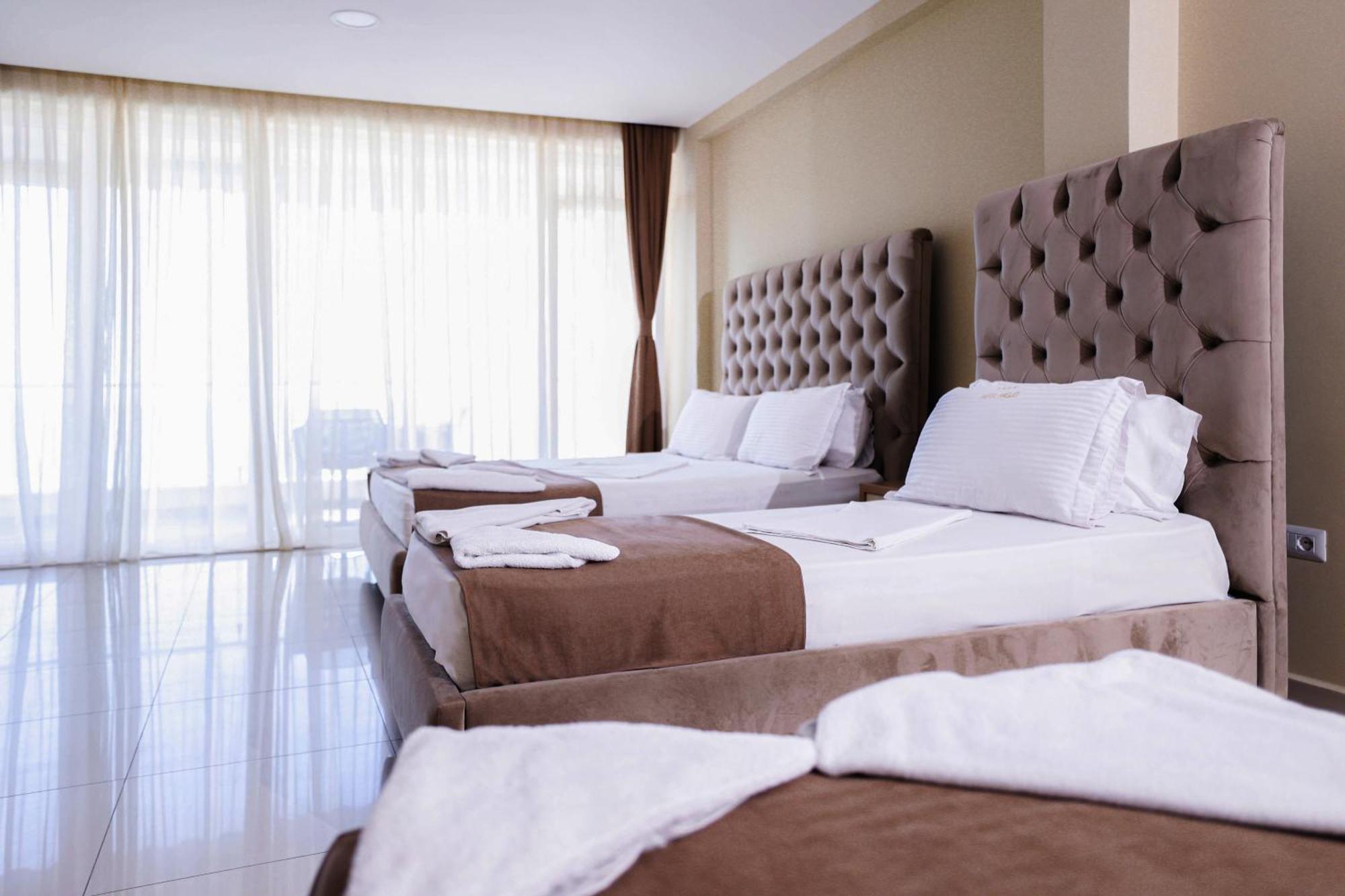 Hotel Frojd - Beach Front Resort Shengjin Bagian luar foto