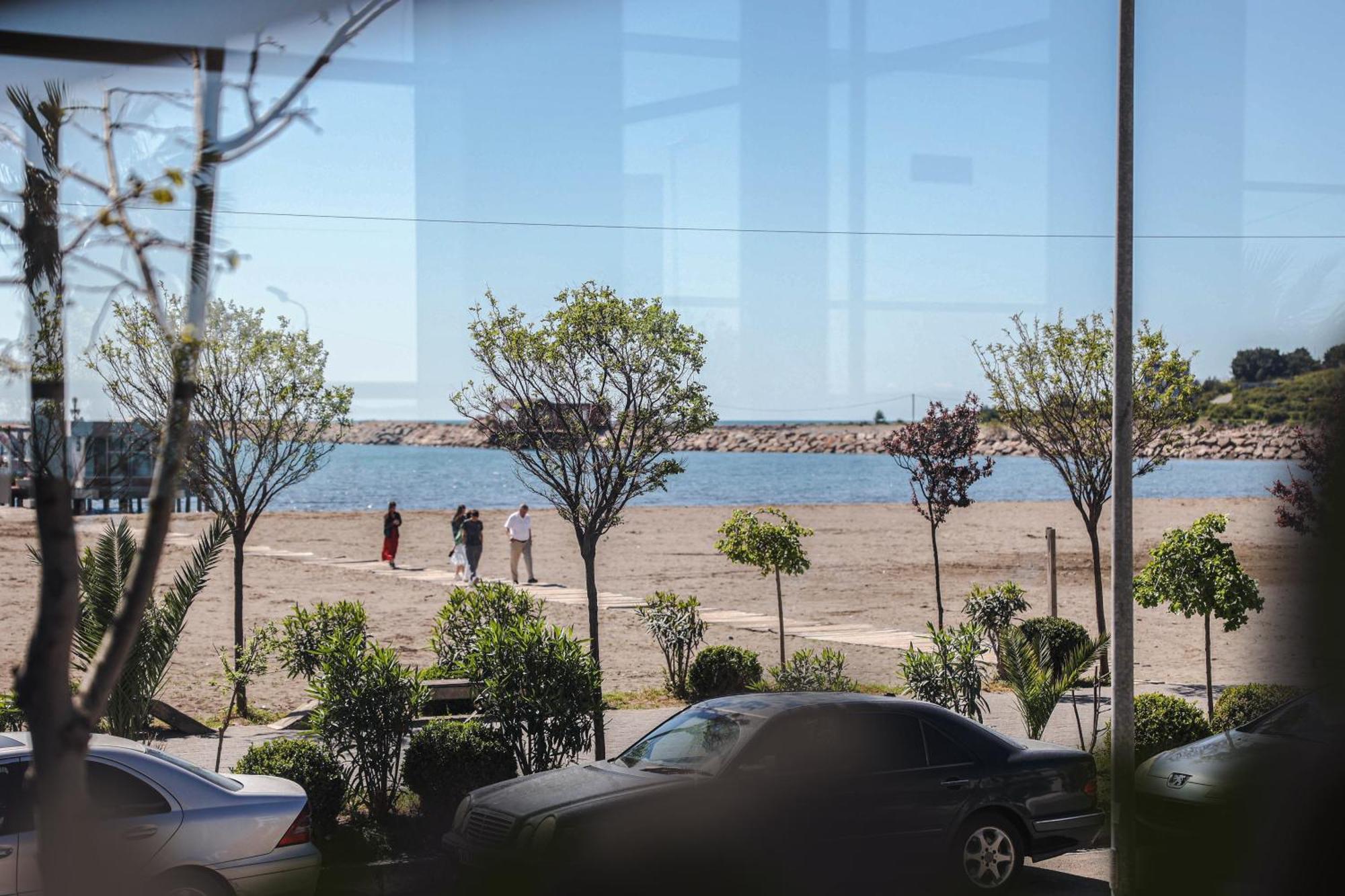 Hotel Frojd - Beach Front Resort Shengjin Bagian luar foto