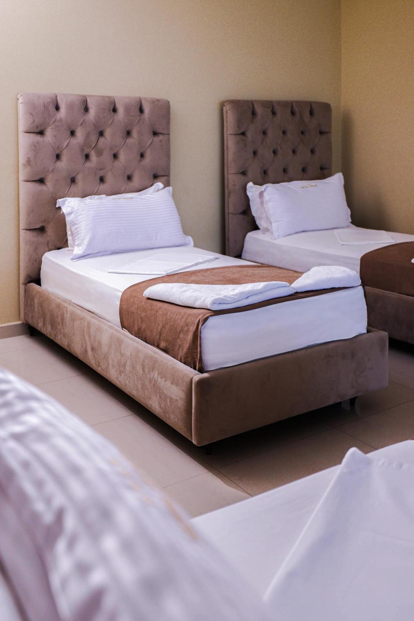 Hotel Frojd - Beach Front Resort Shengjin Bagian luar foto
