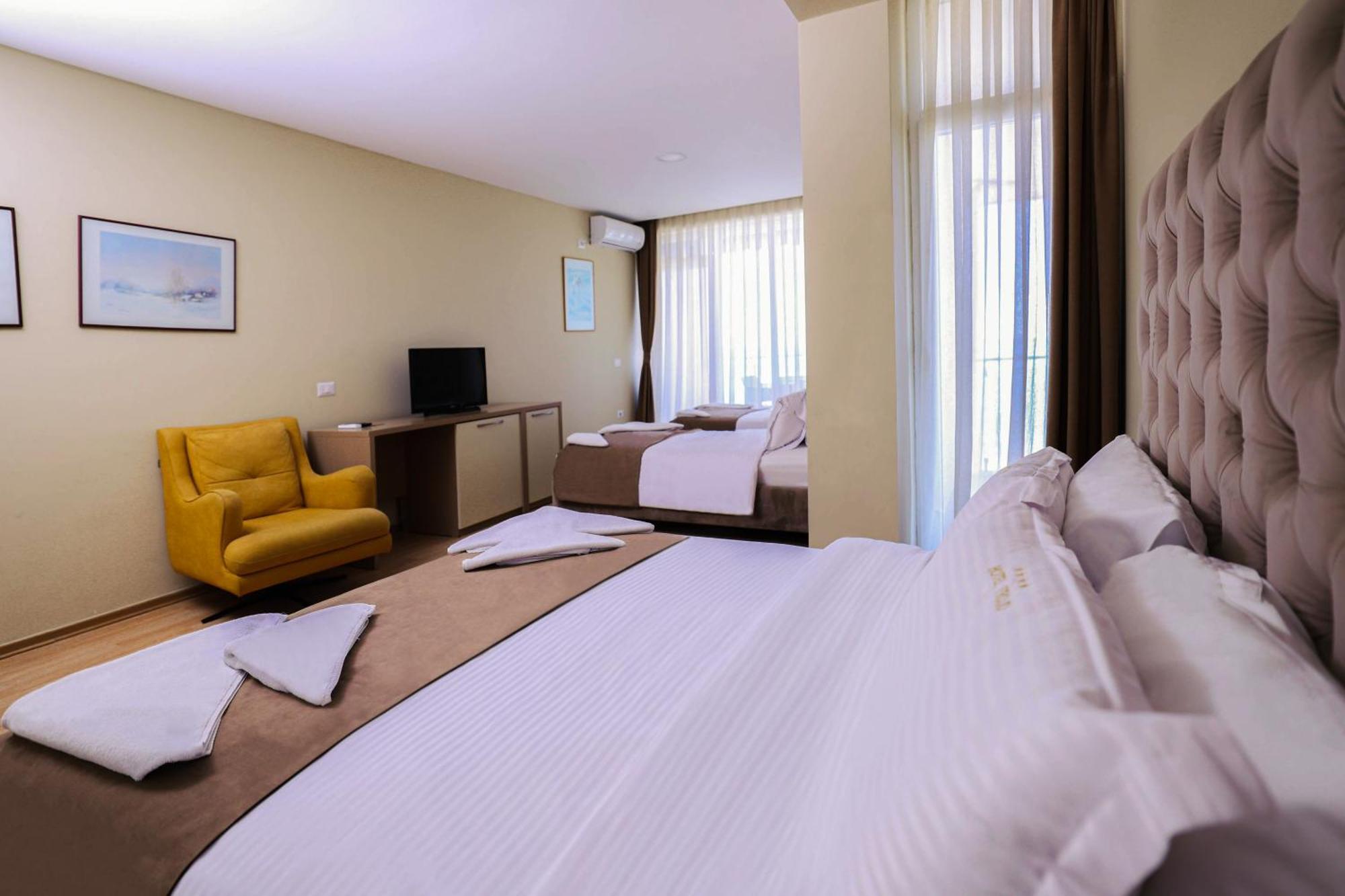 Hotel Frojd - Beach Front Resort Shengjin Bagian luar foto