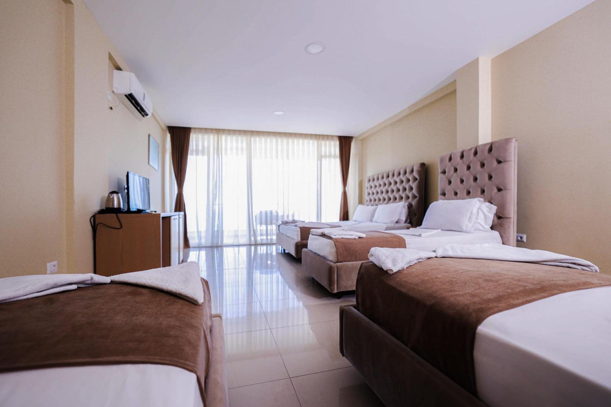 Hotel Frojd - Beach Front Resort Shengjin Bagian luar foto