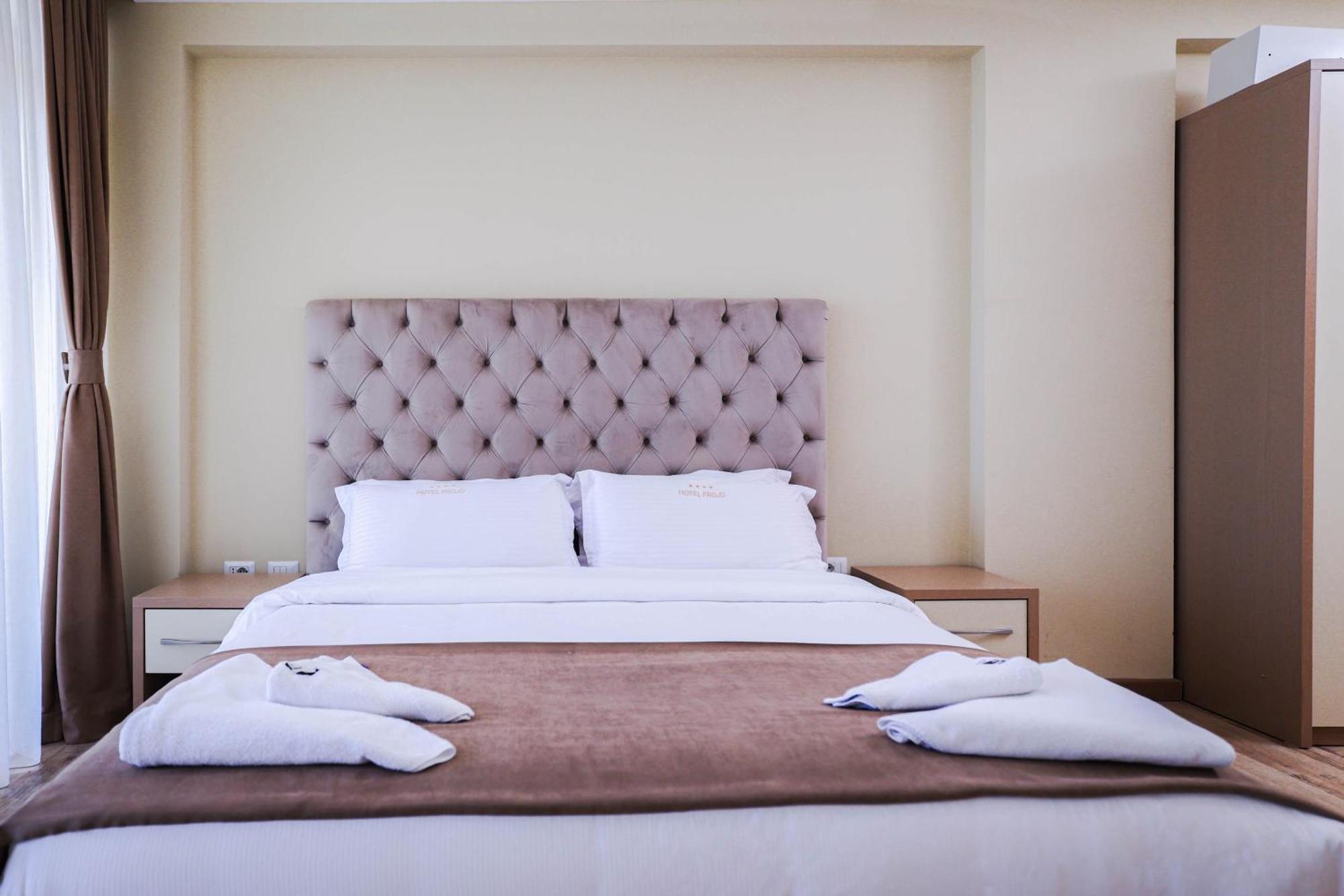 Hotel Frojd - Beach Front Resort Shengjin Bagian luar foto