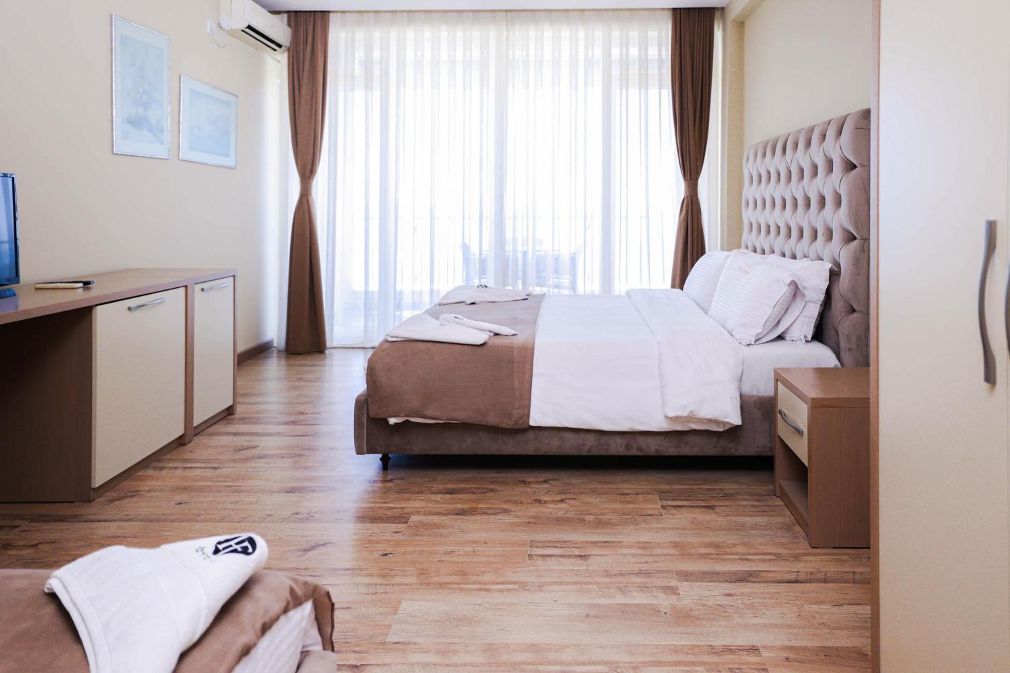 Hotel Frojd - Beach Front Resort Shengjin Bagian luar foto