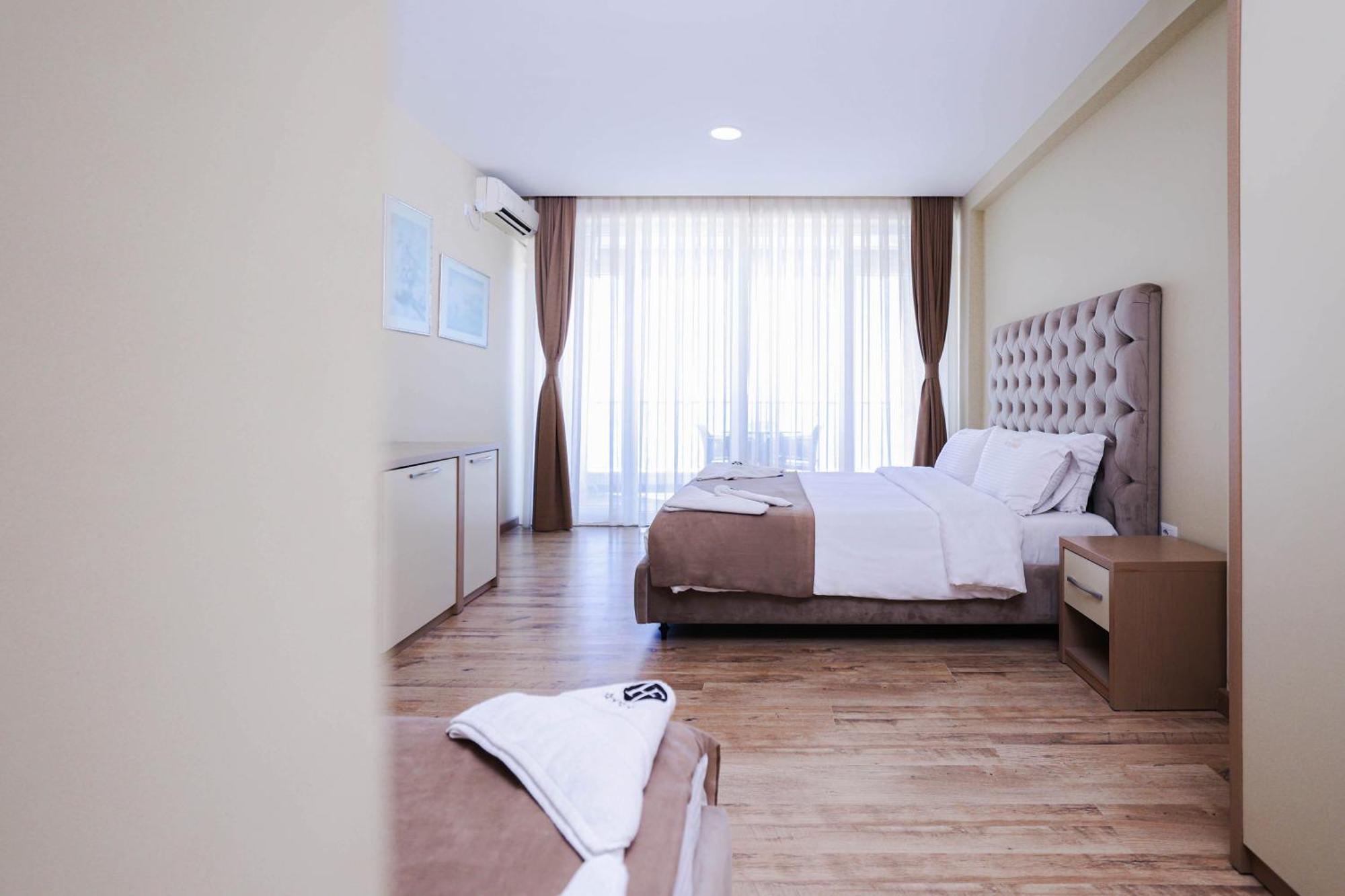 Hotel Frojd - Beach Front Resort Shengjin Bagian luar foto